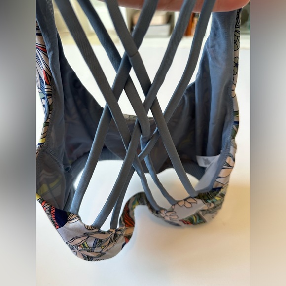 Victoria Secret Sport Small Paisley Flower‎ Criss Cross Back Sports Bra - Picture 3 of 5